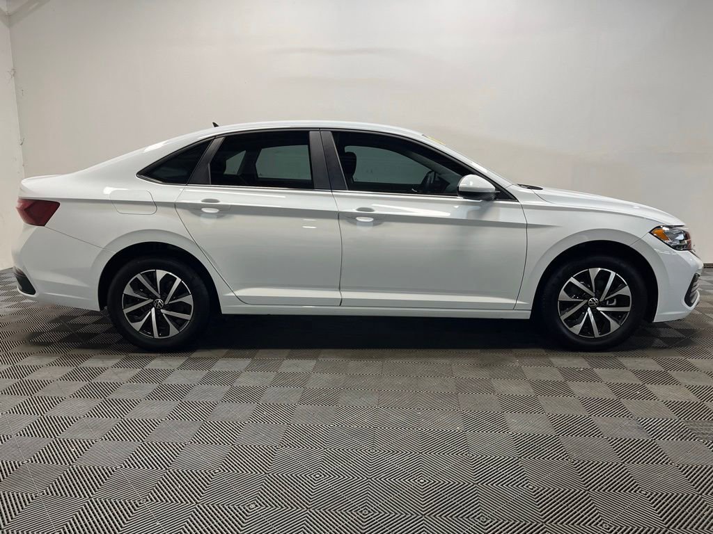 Used 2023 Volkswagen Jetta S image 4