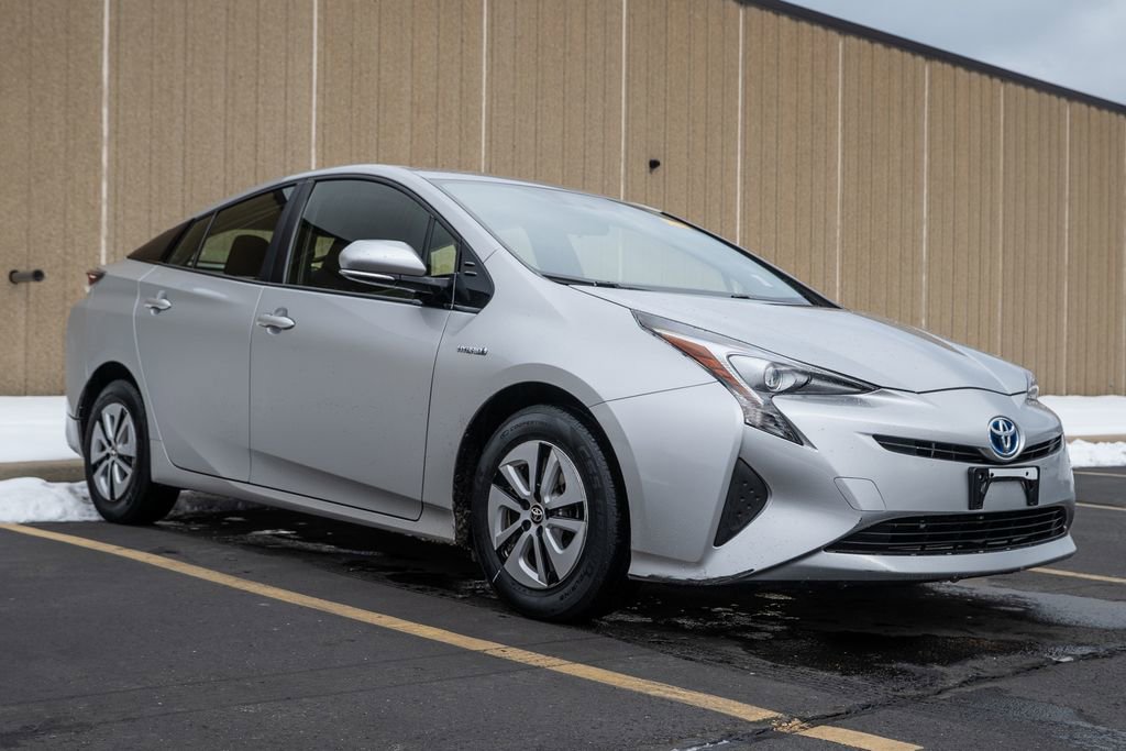 Used 2016 Toyota Prius Three image 2