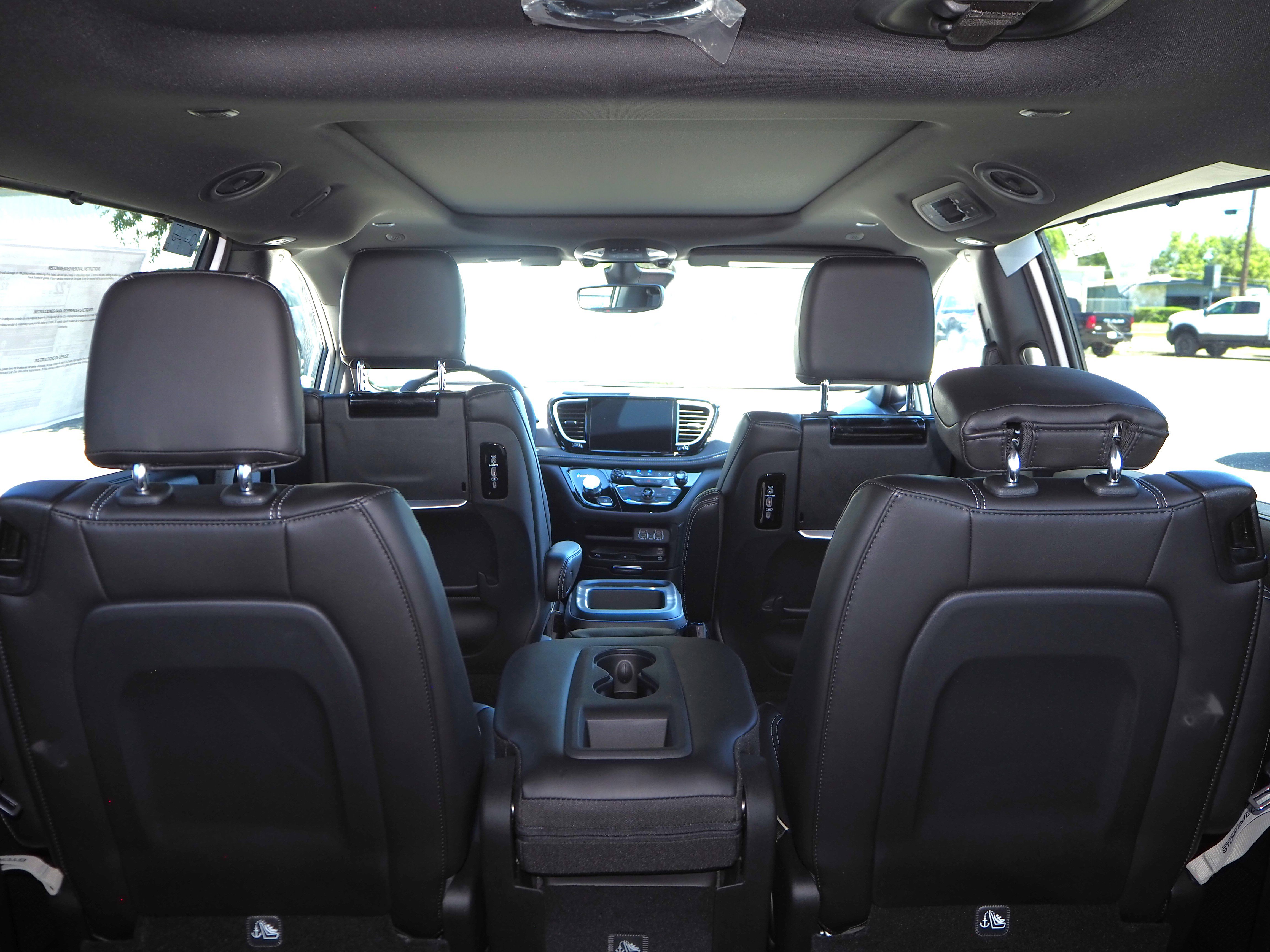 New 2025 Chrysler Pacifica Select w/ Uconnect Theater Family Group FWD image 12