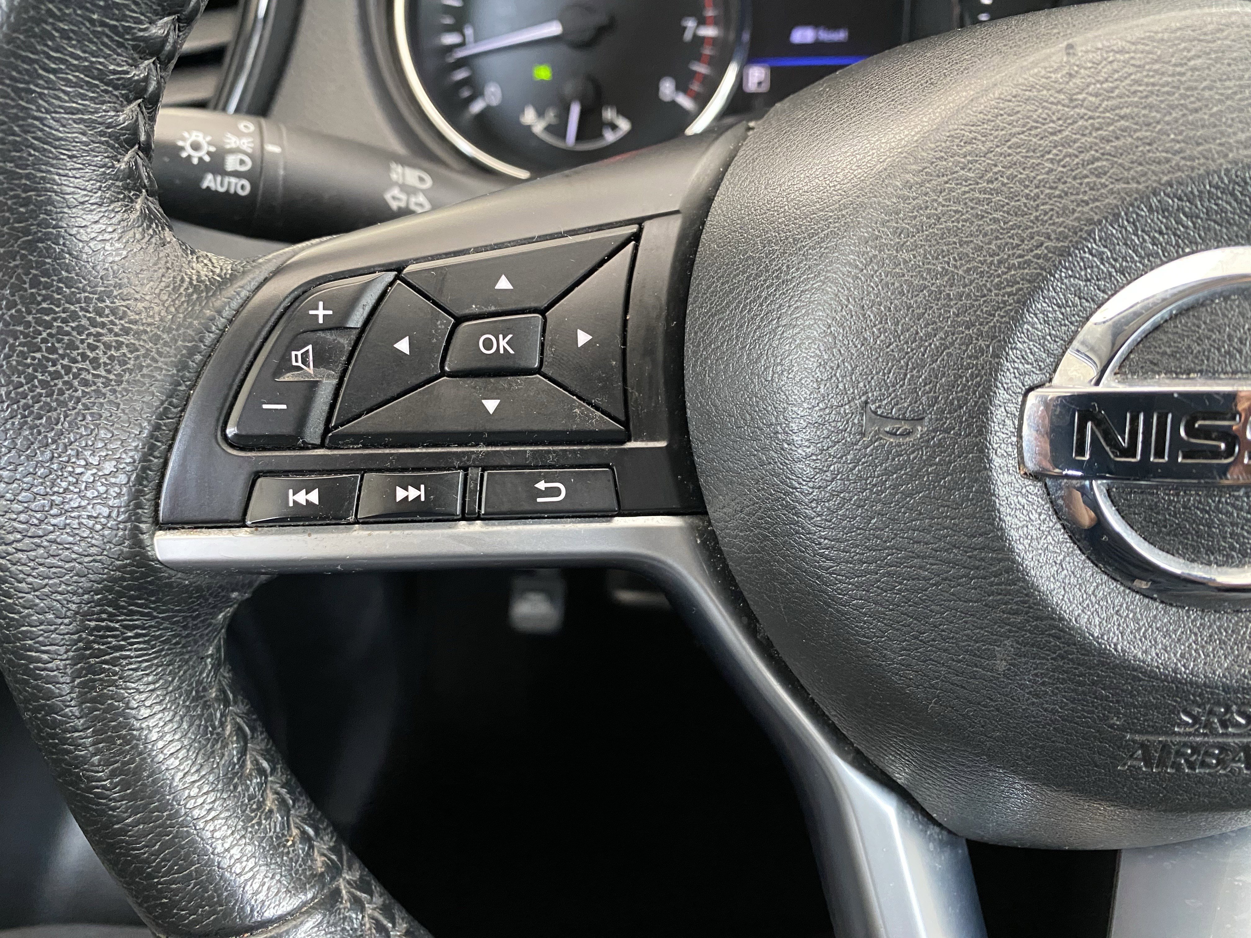 Used 2020 Nissan Rogue SV FWD image 6