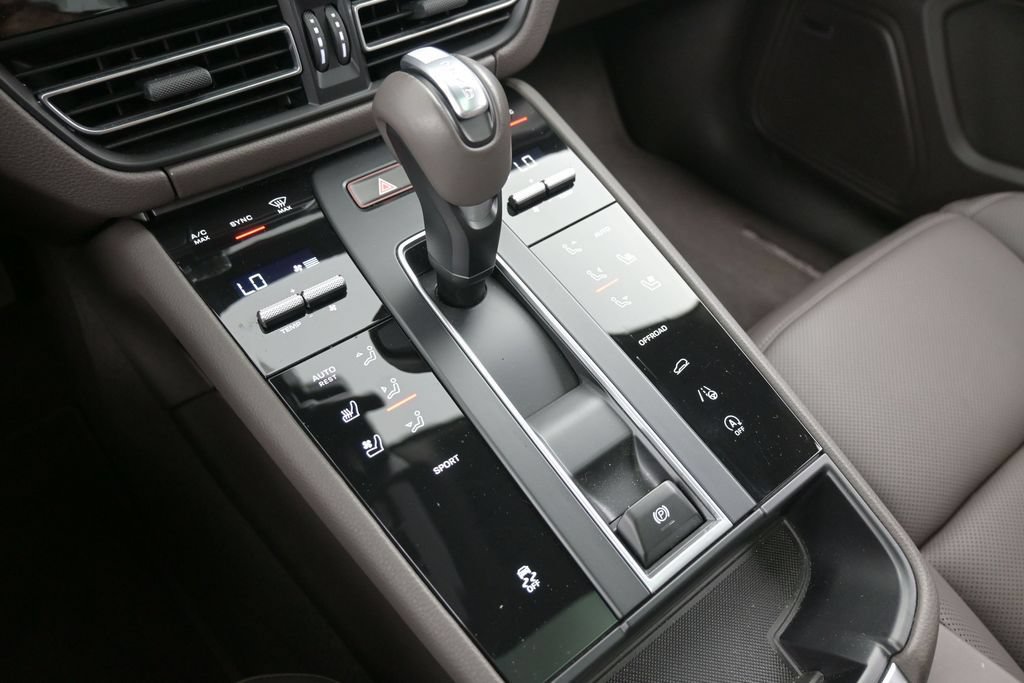 Certified 2026 Porsche Macan AWD/4WD image 21
