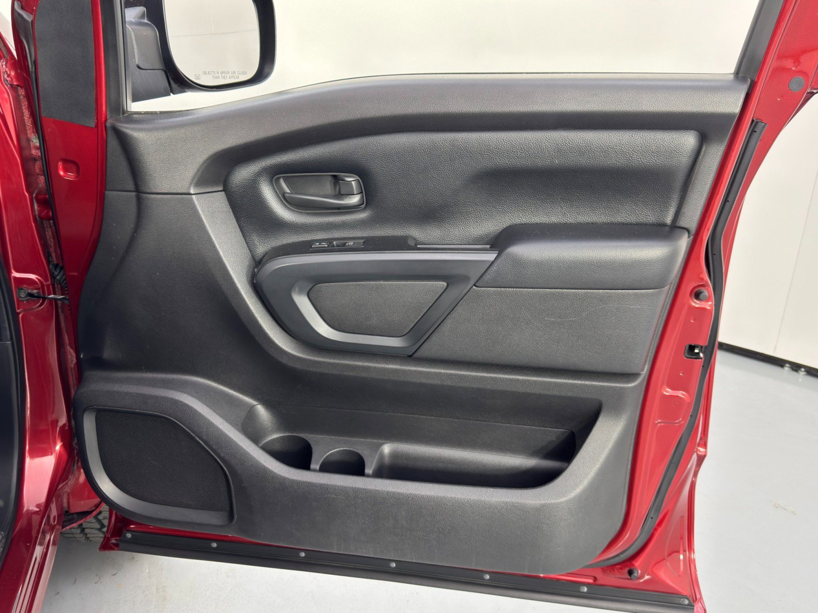 Used 2017 Nissan Titan S image 33