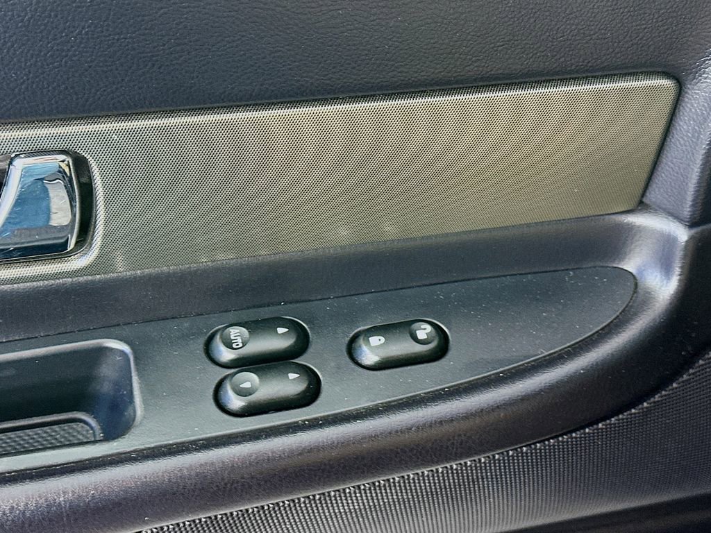 Used 2005 Ford Thunderbird RWD image 22