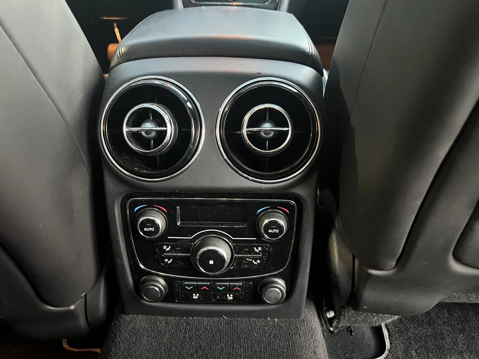 Used 2011 Jaguar XJ L RWD image 20
