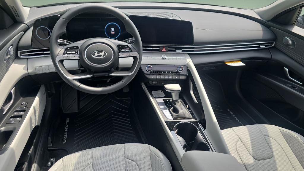 New 2026 Hyundai Elantra Limited FWD image 18