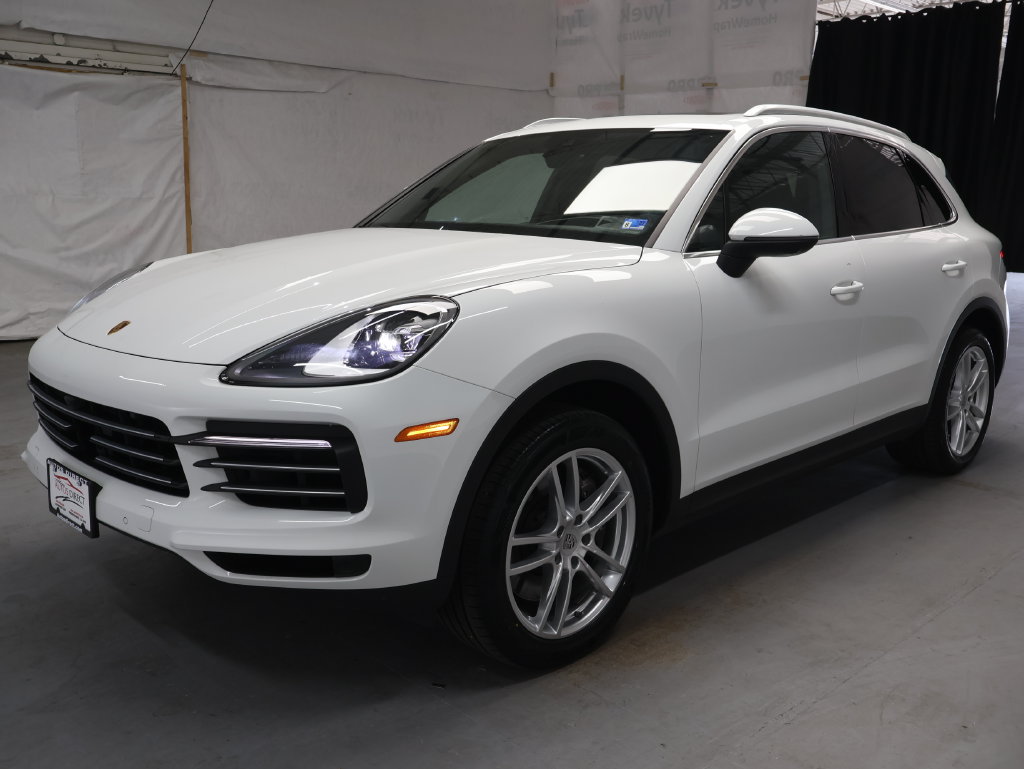 Used 2023 Porsche Cayenne w/ Assistance Package AWD/4WD image 3