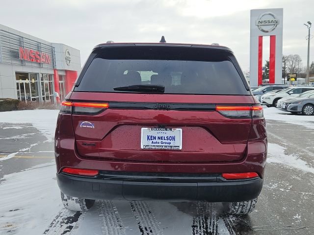 Used 2024 Jeep Grand Cherokee Altitude image 8