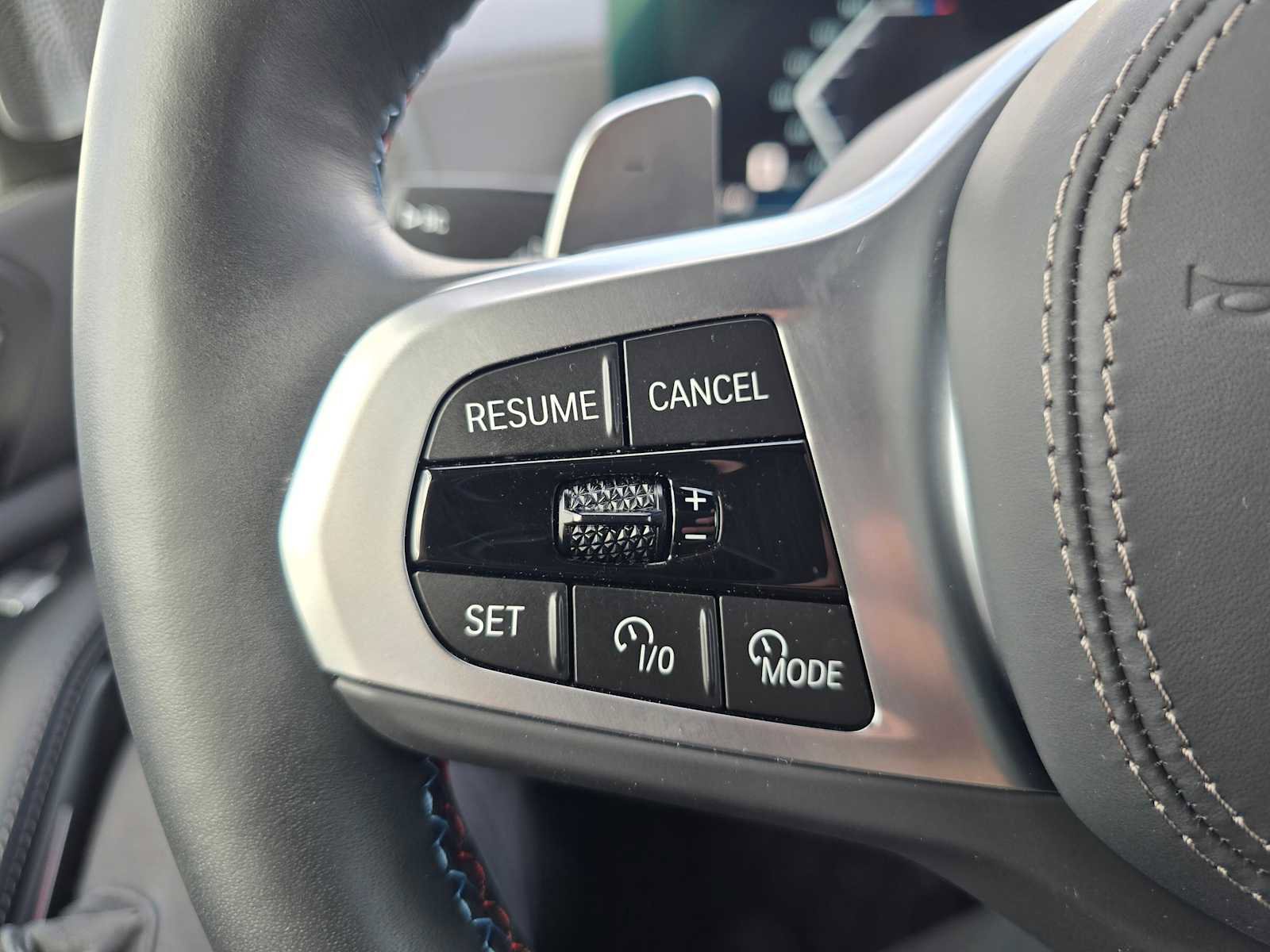 Used 2025 BMW X7 M60i w/ Executive Package image 33