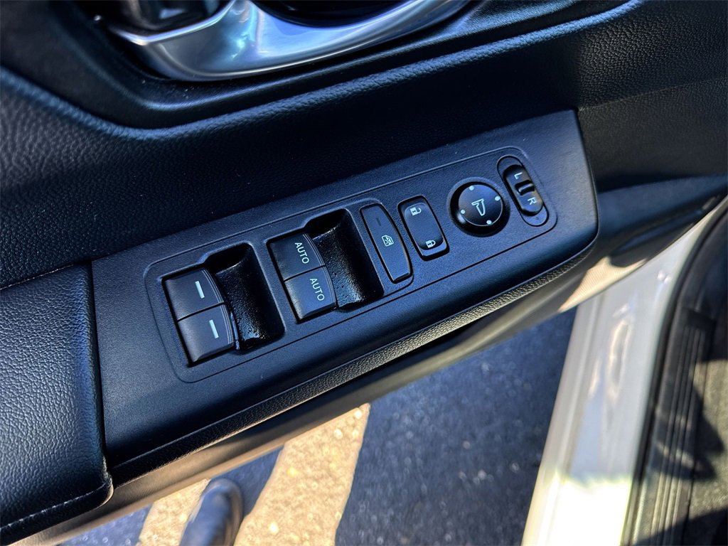 Used 2025 Honda CR-V EX image 13