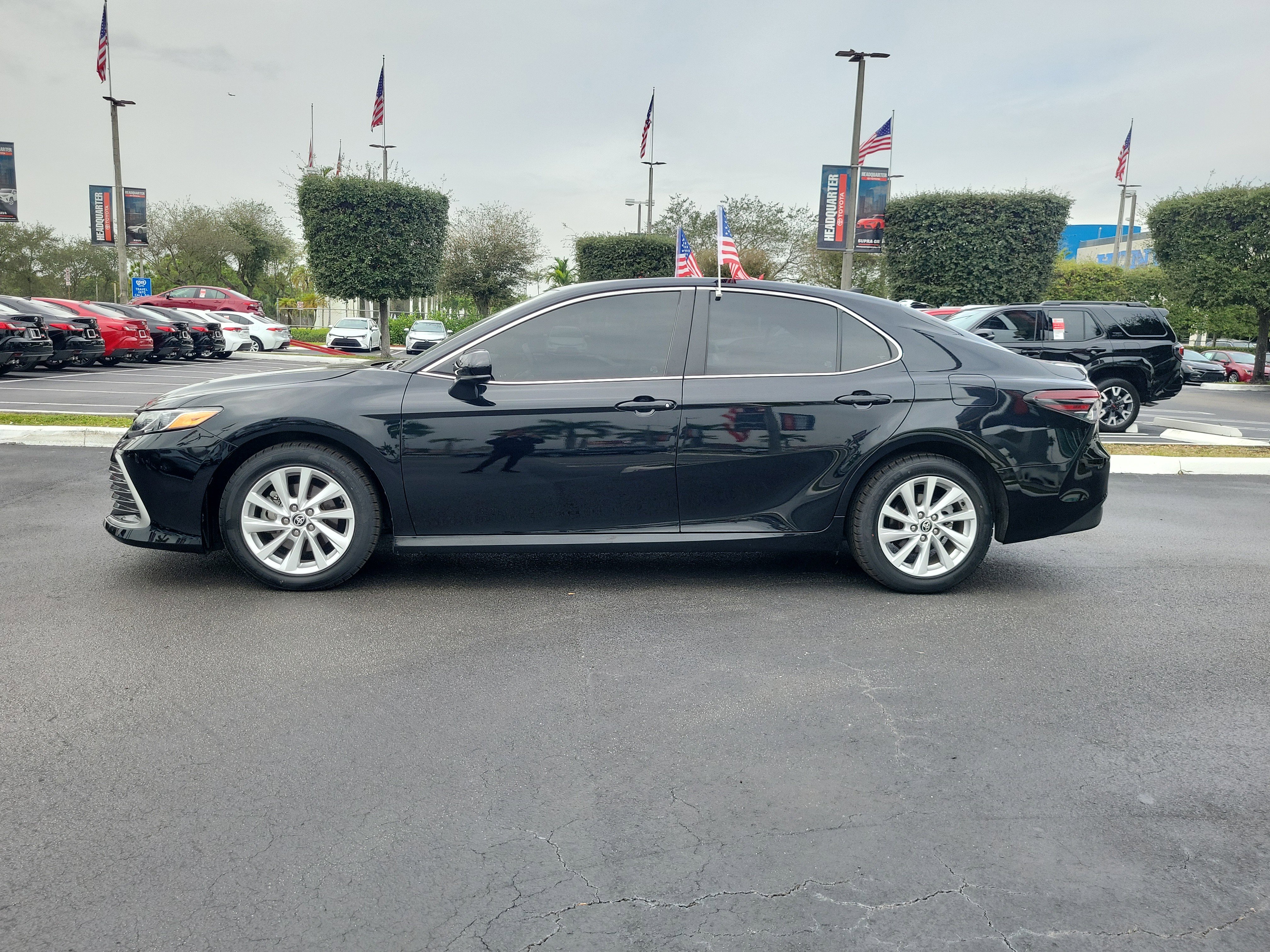 Used 2023 Toyota Camry LE image 7