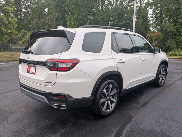 Used 2024 Honda Pilot Touring image 4