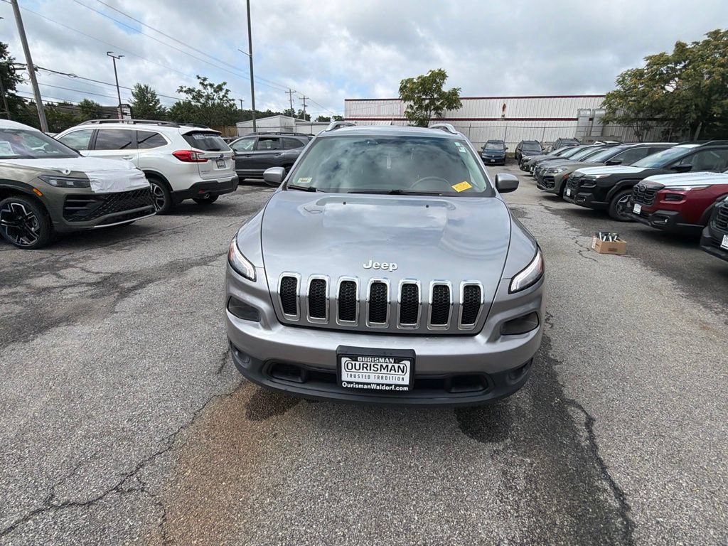 Used 2017 Jeep Cherokee Latitude w/ Cold Weather Group AWD/4WD image 2