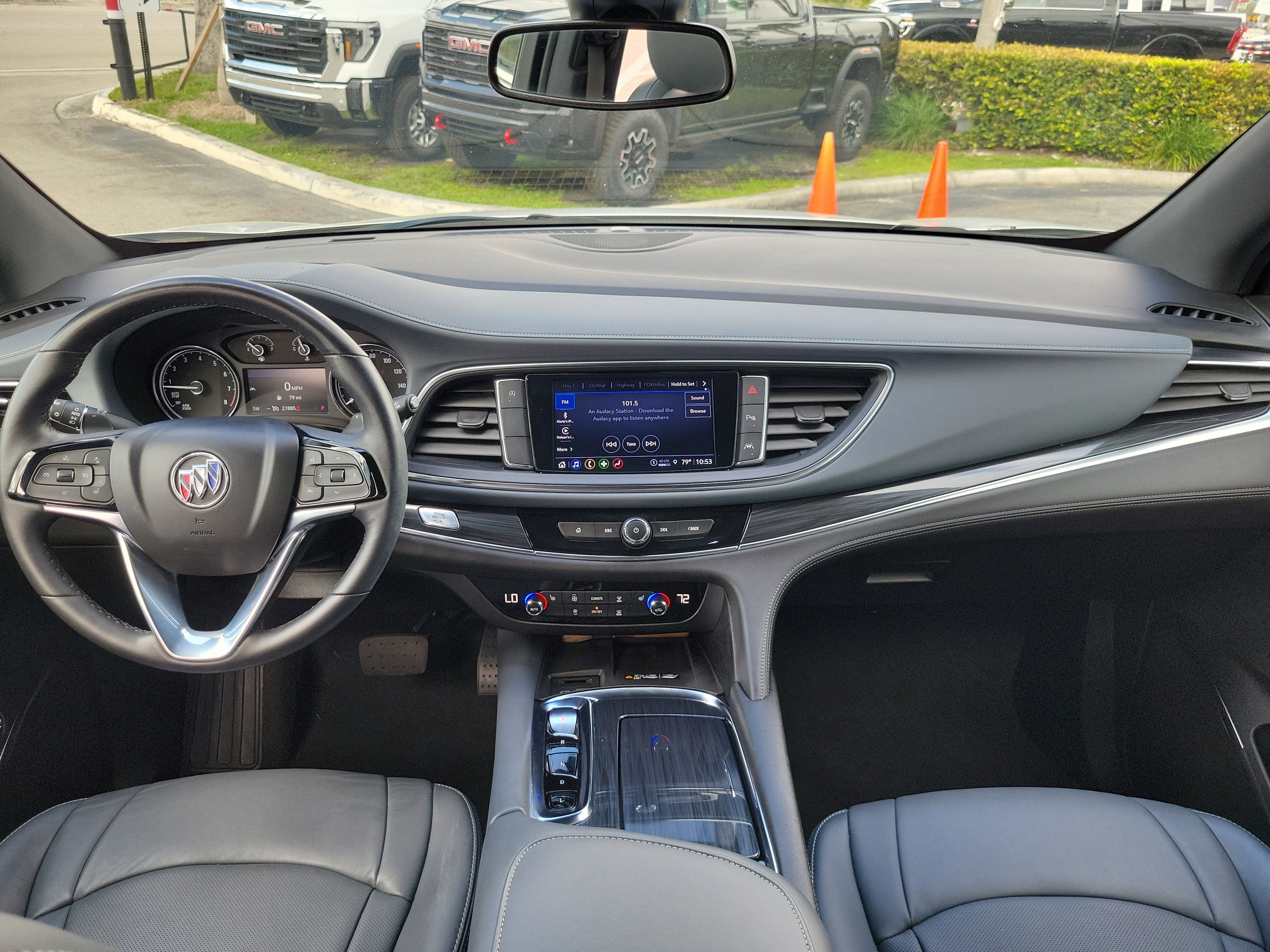 Used 2024 Buick Enclave Essence image 17