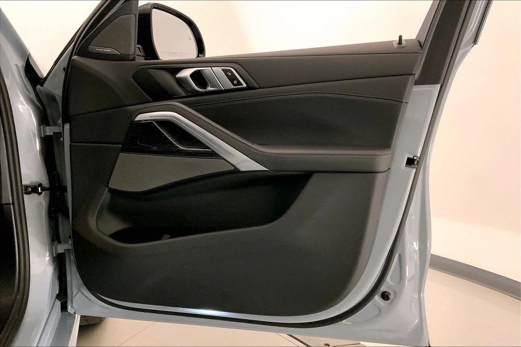 Certified 2026 BMW X6 xDrive40i w/ Climate Comfort Package image 25