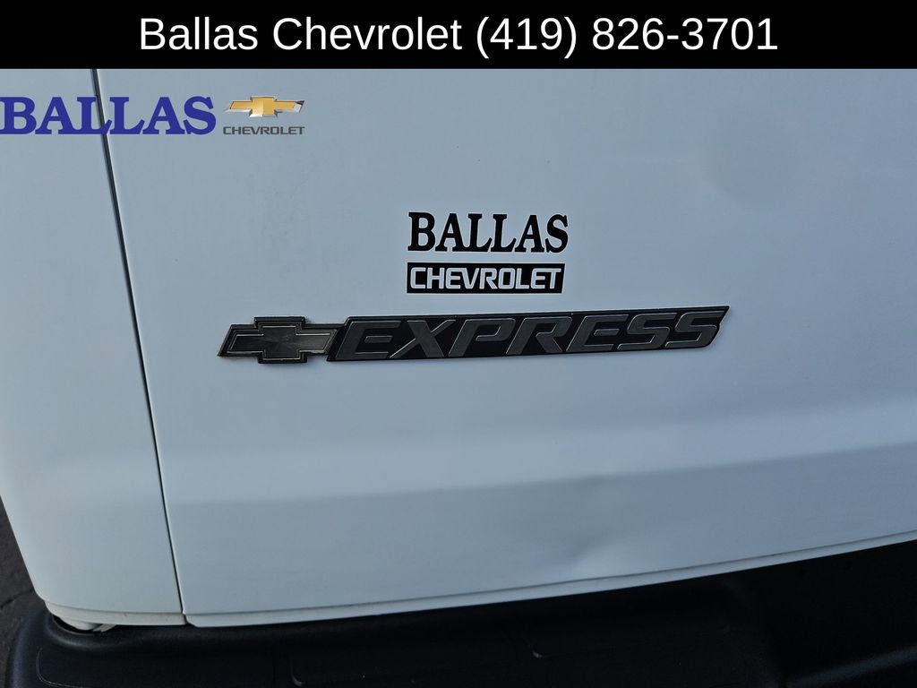 Used 2017 Chevrolet Express 2500 image 31