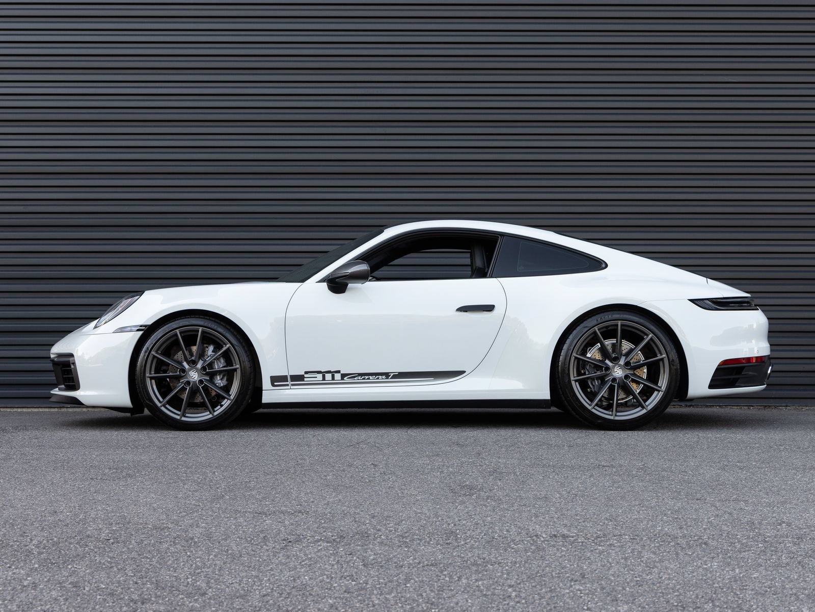 Used 2024 Porsche 911 Carrera T RWD image 2
