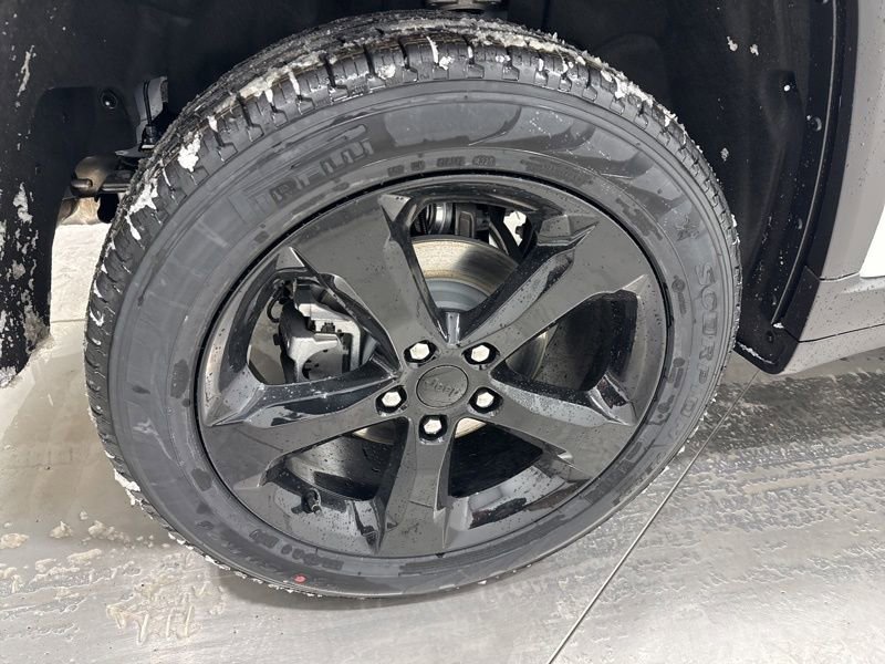 New 2025 Jeep Grand Cherokee Limited w/ Black Appearance Package AWD/4WD image 8