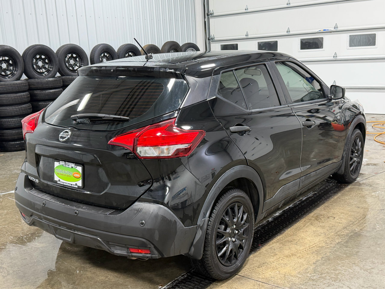Used 2020 Nissan Kicks S image 2