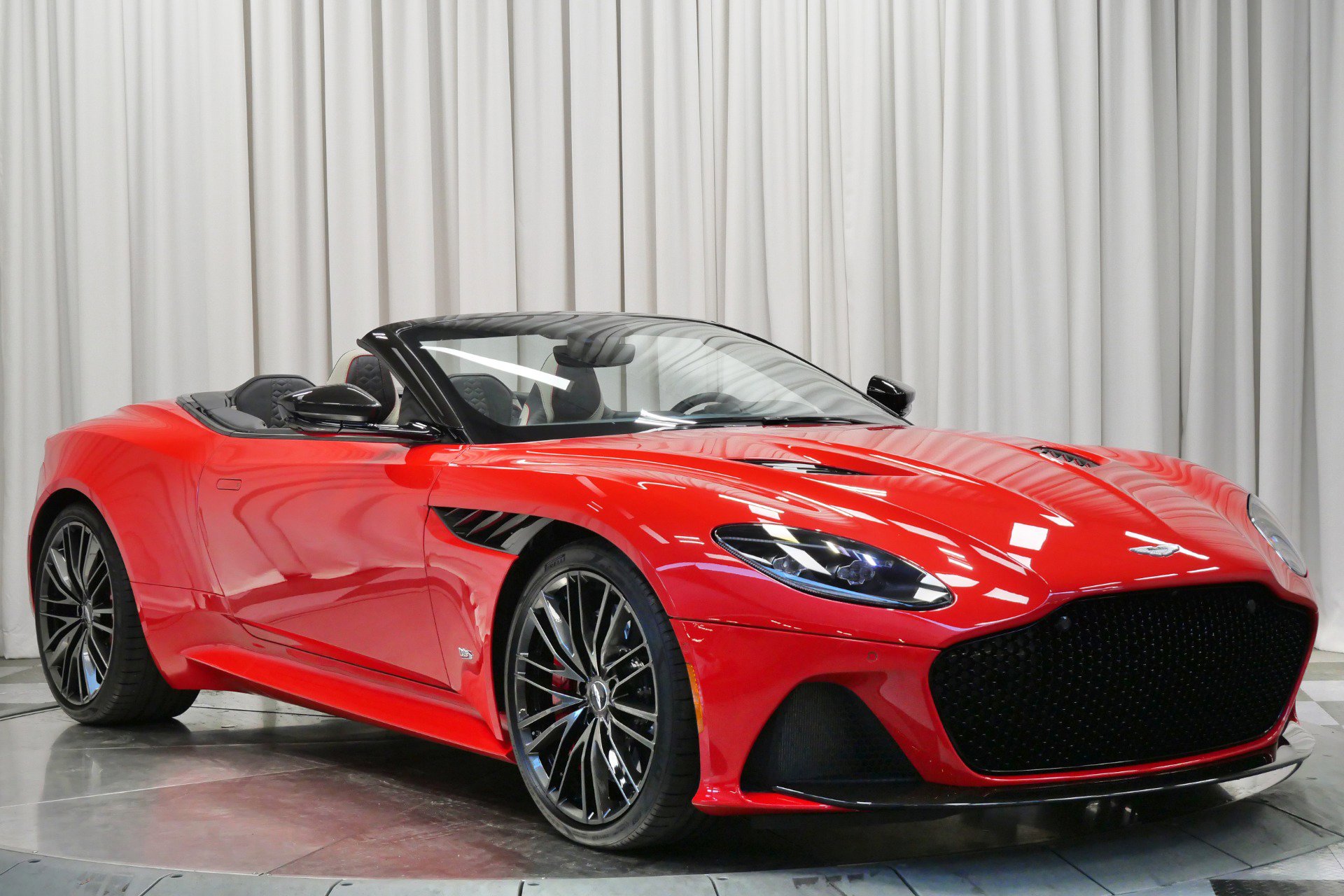 Used 2023 Aston Martin DBS Superleggera Volante image 3