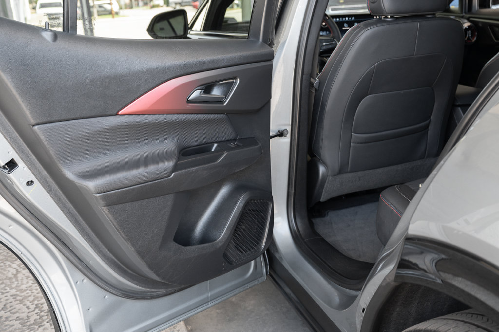 Used 2024 Chevrolet Equinox EV RS FWD image 33