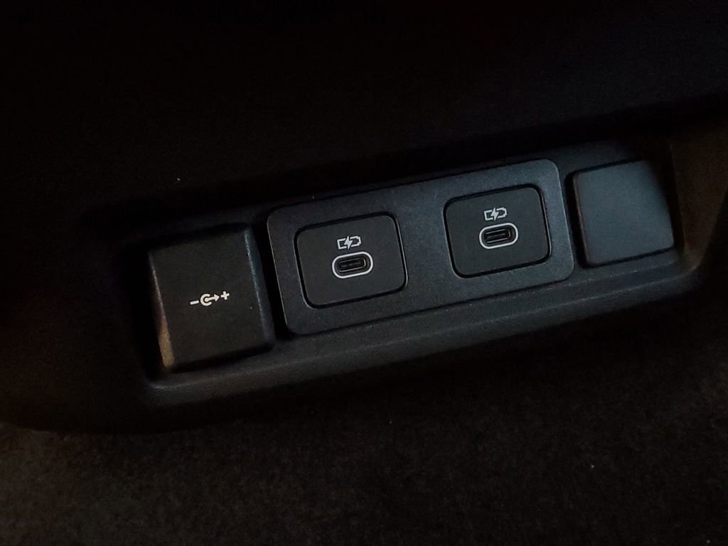 New 2026 Land Rover Discovery Limited Edition image 31