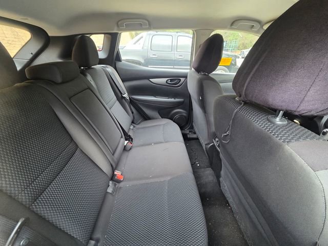 Used 2019 Nissan Rogue Sport S image 12