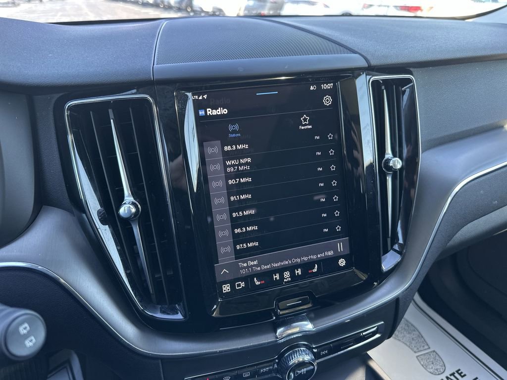 Used 2025 Volvo XC60 B5 Core image 16