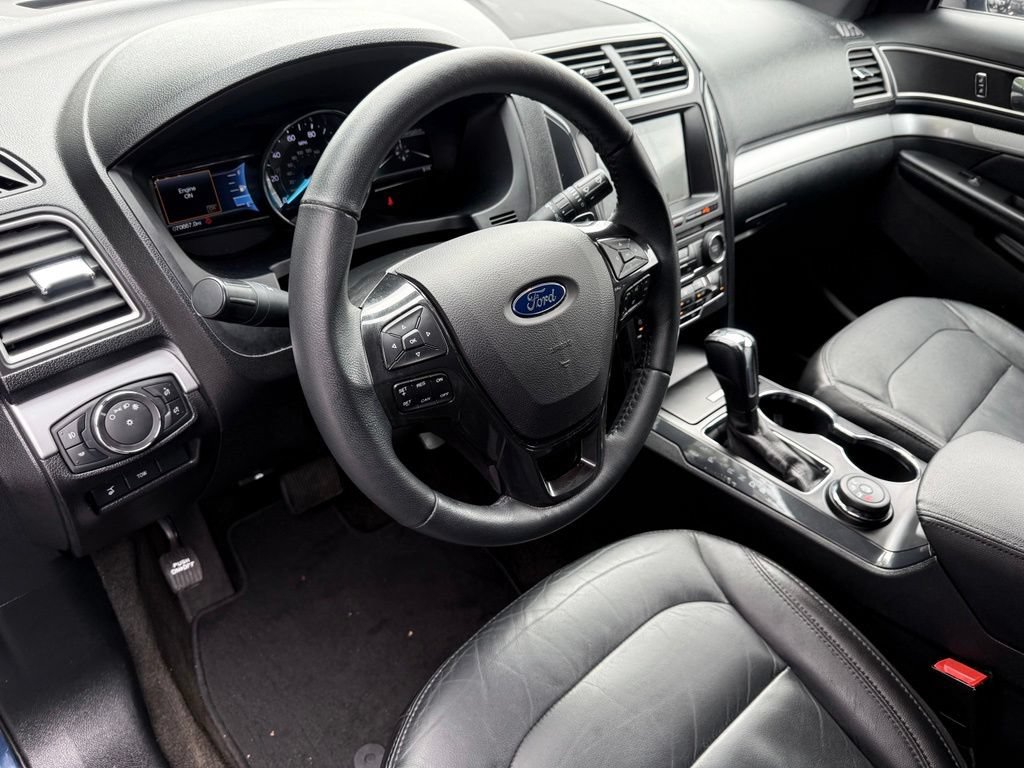 Used 2017 Ford Explorer XLT w/ Equipment Group 202A AWD/4WD image 13
