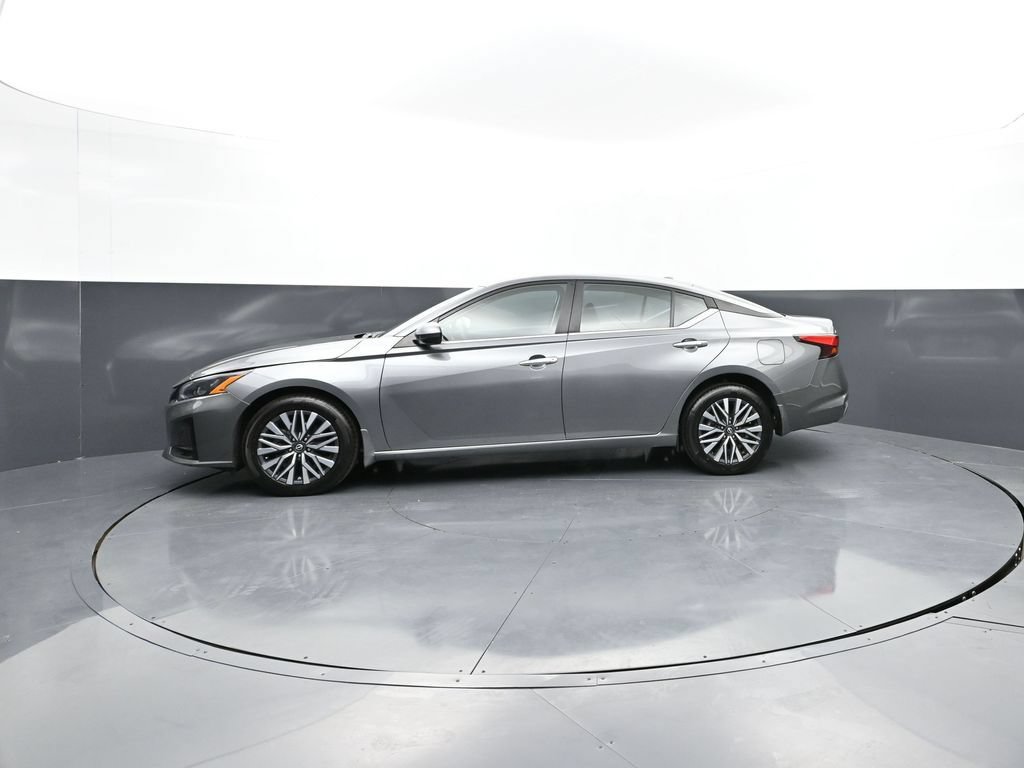 Certified 2023 Nissan Altima 2.5 SV w/ SV Premium Package AWD/4WD image 4