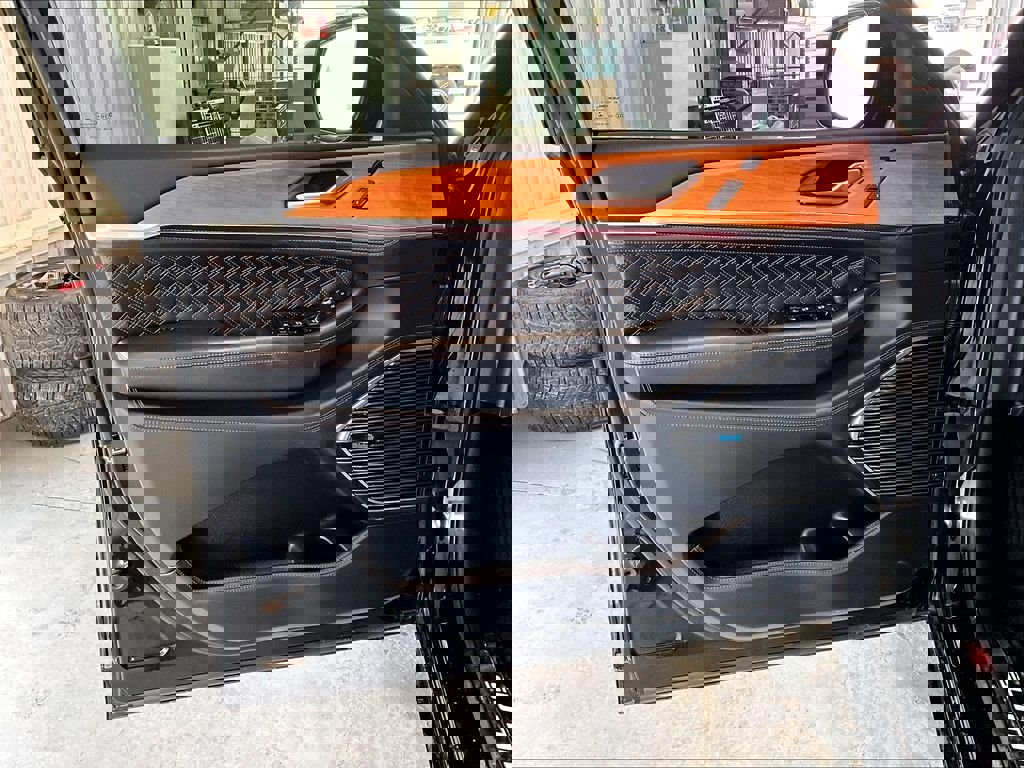 Used 2023 Jeep Grand Cherokee Summit image 9