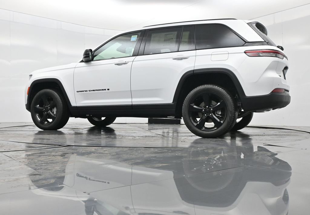 New 2025 Jeep Grand Cherokee Limited w/ Black Appearance Package image 49