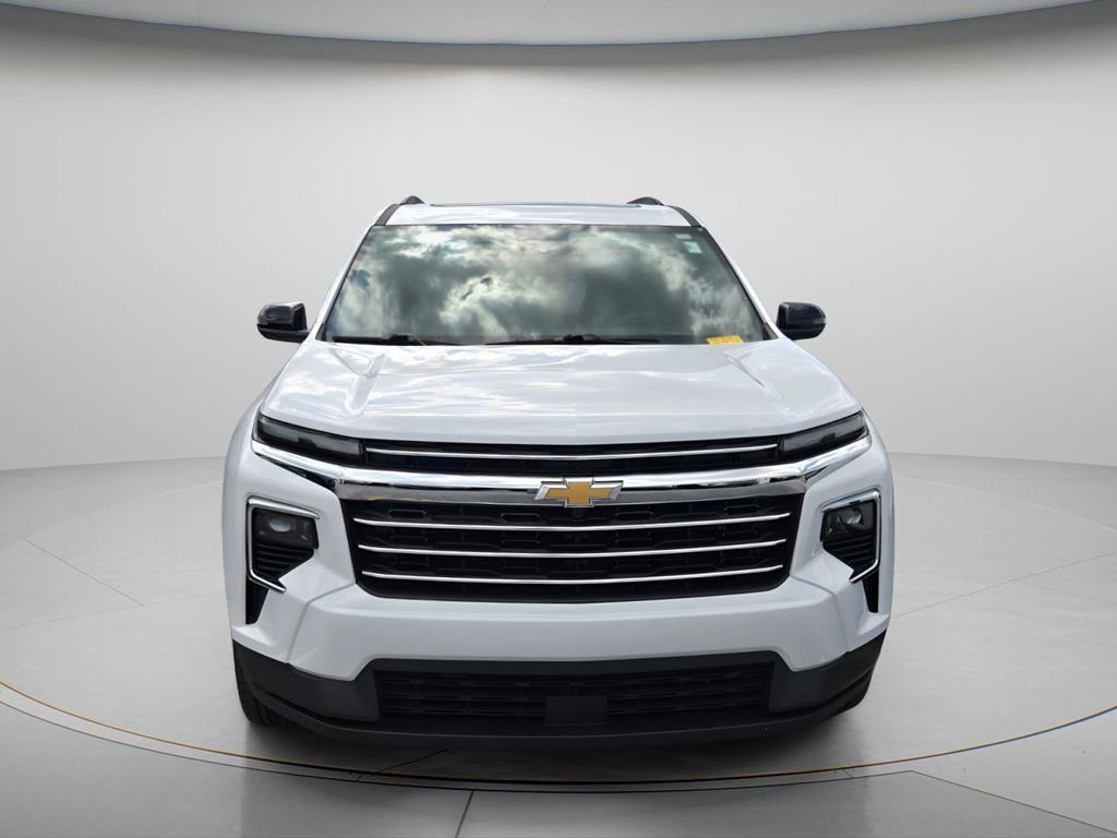 Used 2025 Chevrolet Traverse LT w/ Sun and Wheel Package FWD image 3