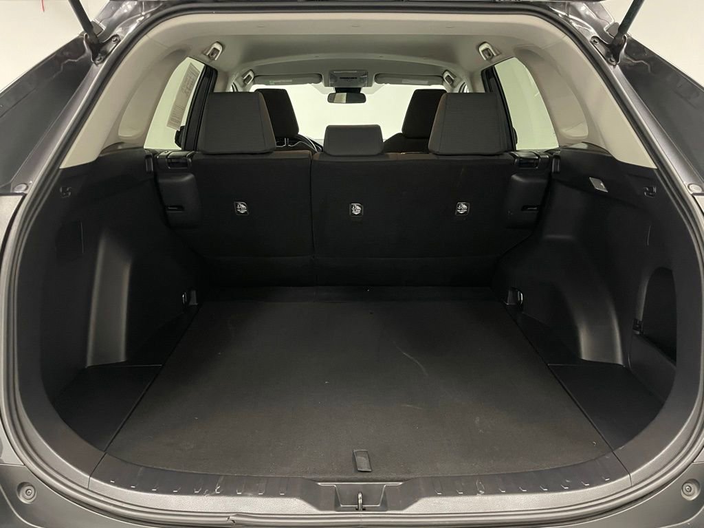 Used 2021 Toyota RAV4 LE image 22