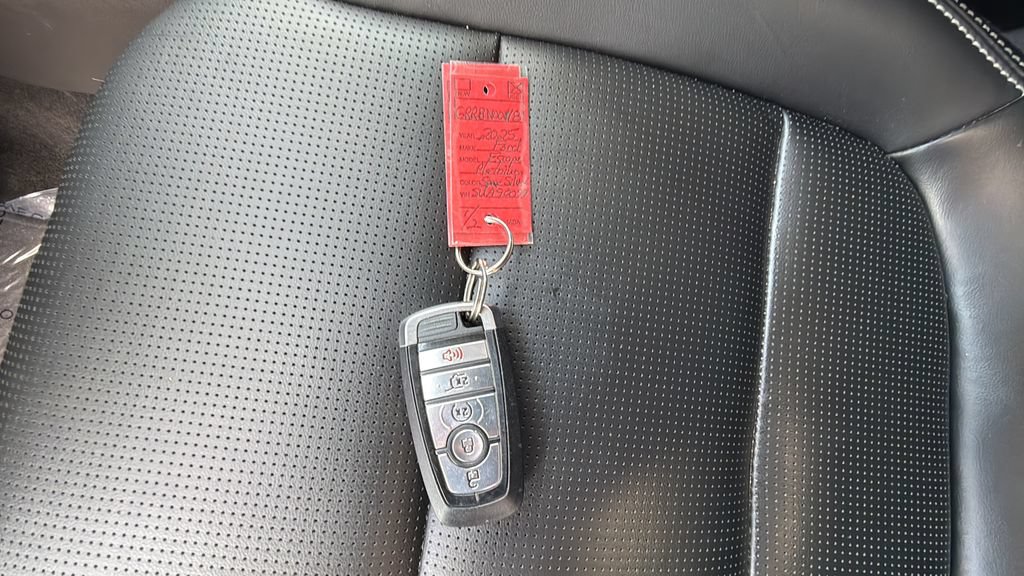 Used 2025 Ford Escape Platinum AWD/4WD image 20