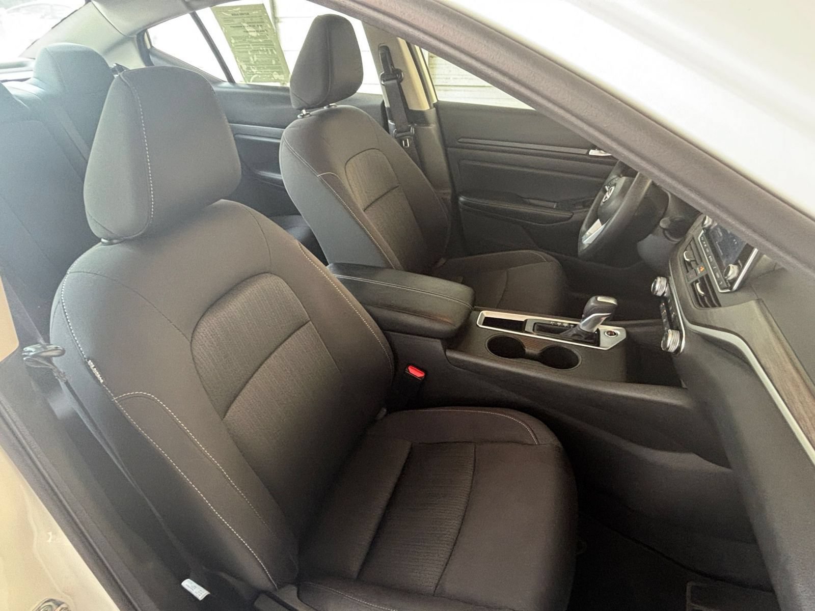 Used 2025 Nissan Altima 2.5 SV FWD image 34