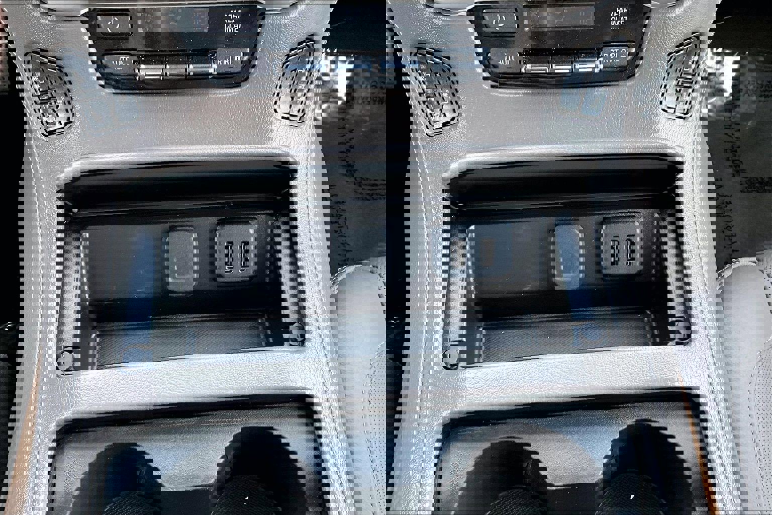 Used 2020 GMC Yukon Denali w/ Denali Premium Package image 17