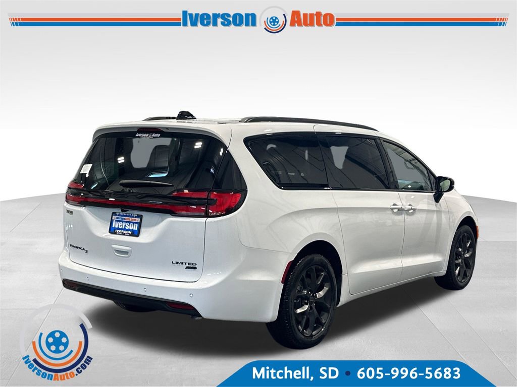 New 2027 Chrysler Pacifica Limited AWD/4WD image 7