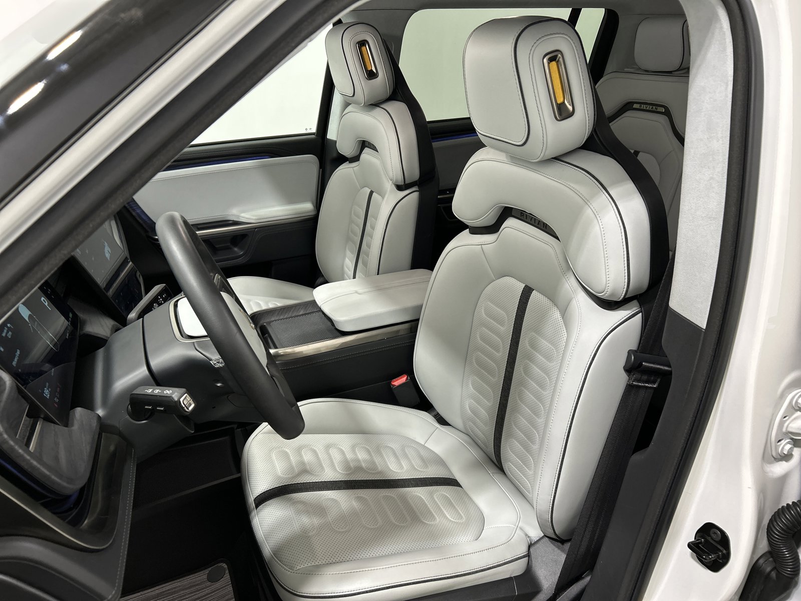 Used 2024 Rivian R1S Adventure AWD/4WD image 20