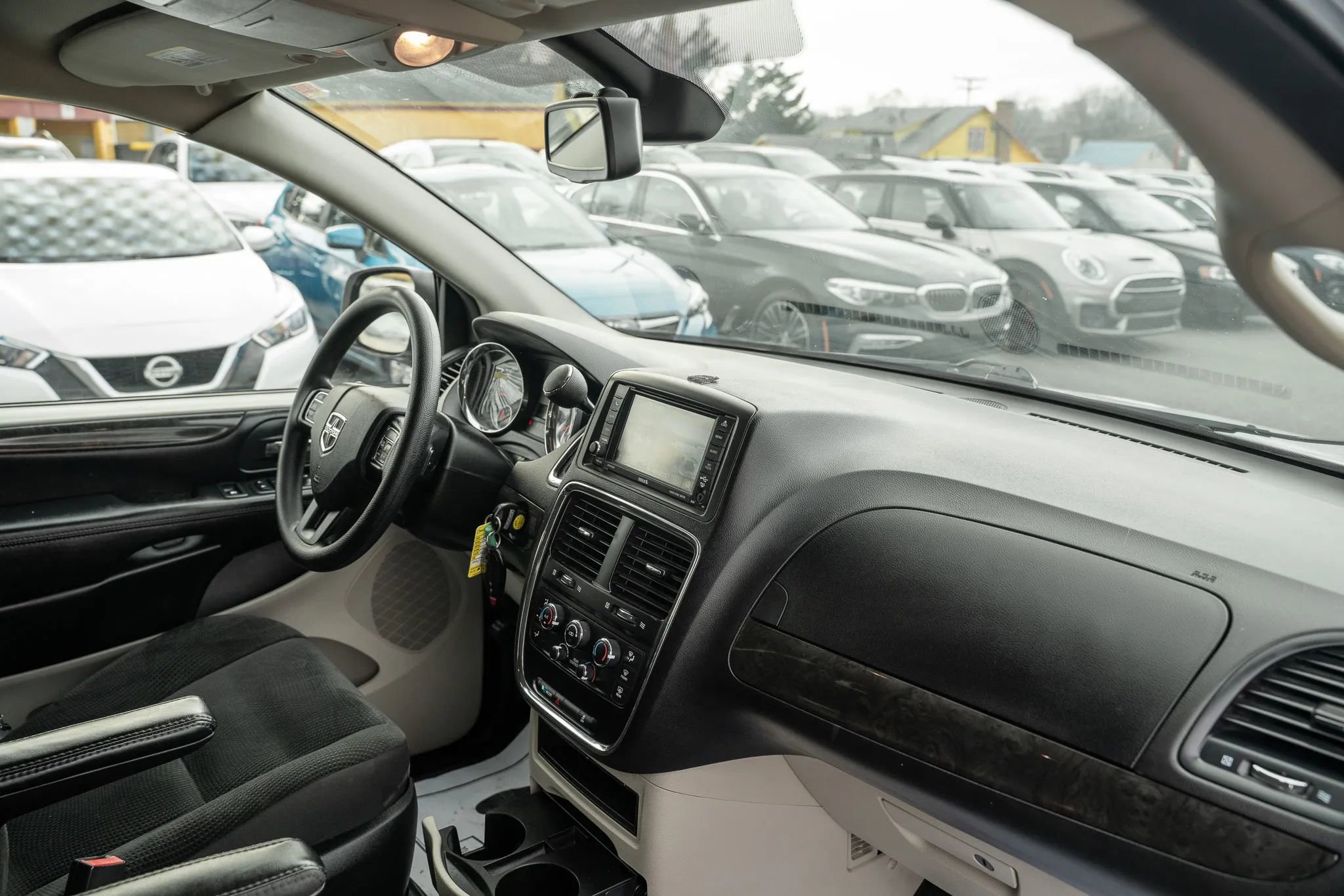 Used 2019 Dodge Grand Caravan SE w/ UConnect Hands-Free Group image 14