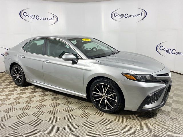 Used 2023 Toyota Camry SE image 1
