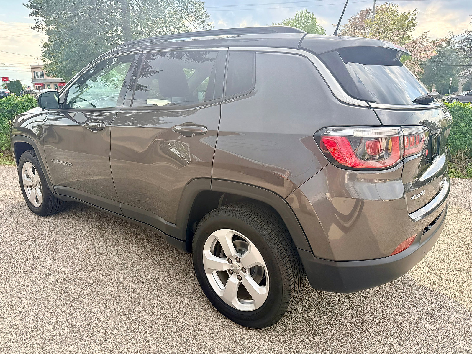 Used 2019 Jeep Compass Latitude w/ Cold Weather Group AWD/4WD image 6