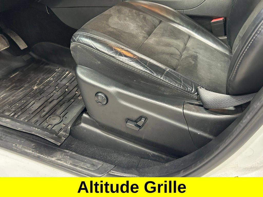 Used 2019 Jeep Grand Cherokee Altitude AWD/4WD image 17