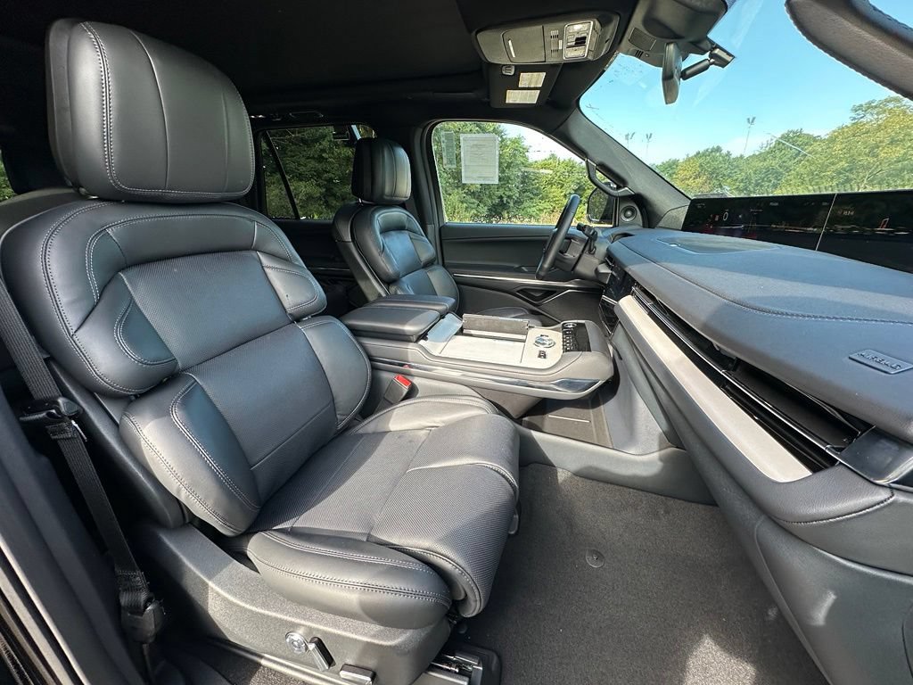 New 2027 Lincoln Navigator Reserve w/ Jet Appearance Package AWD/4WD image 23