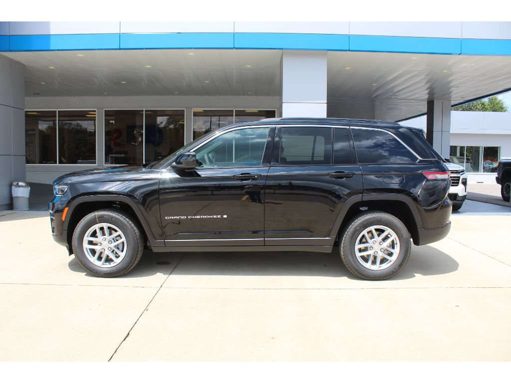 New 2026 Jeep Grand Cherokee Laredo X AWD/4WD image 2