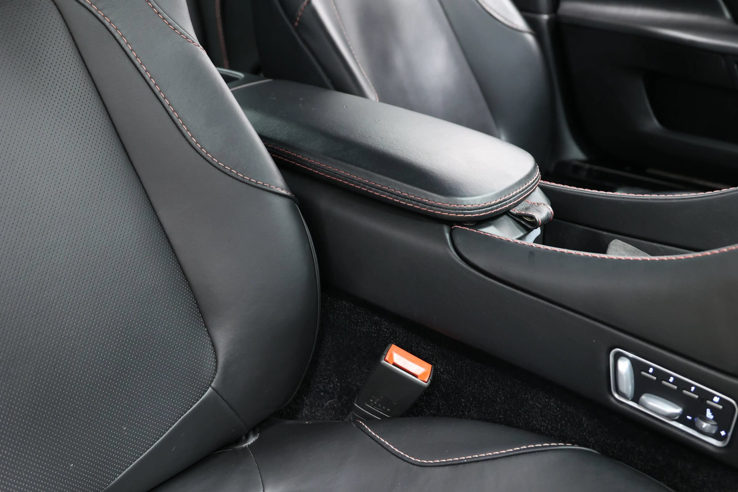 Used 2014 Aston Martin Vanquish Coupe RWD image 79