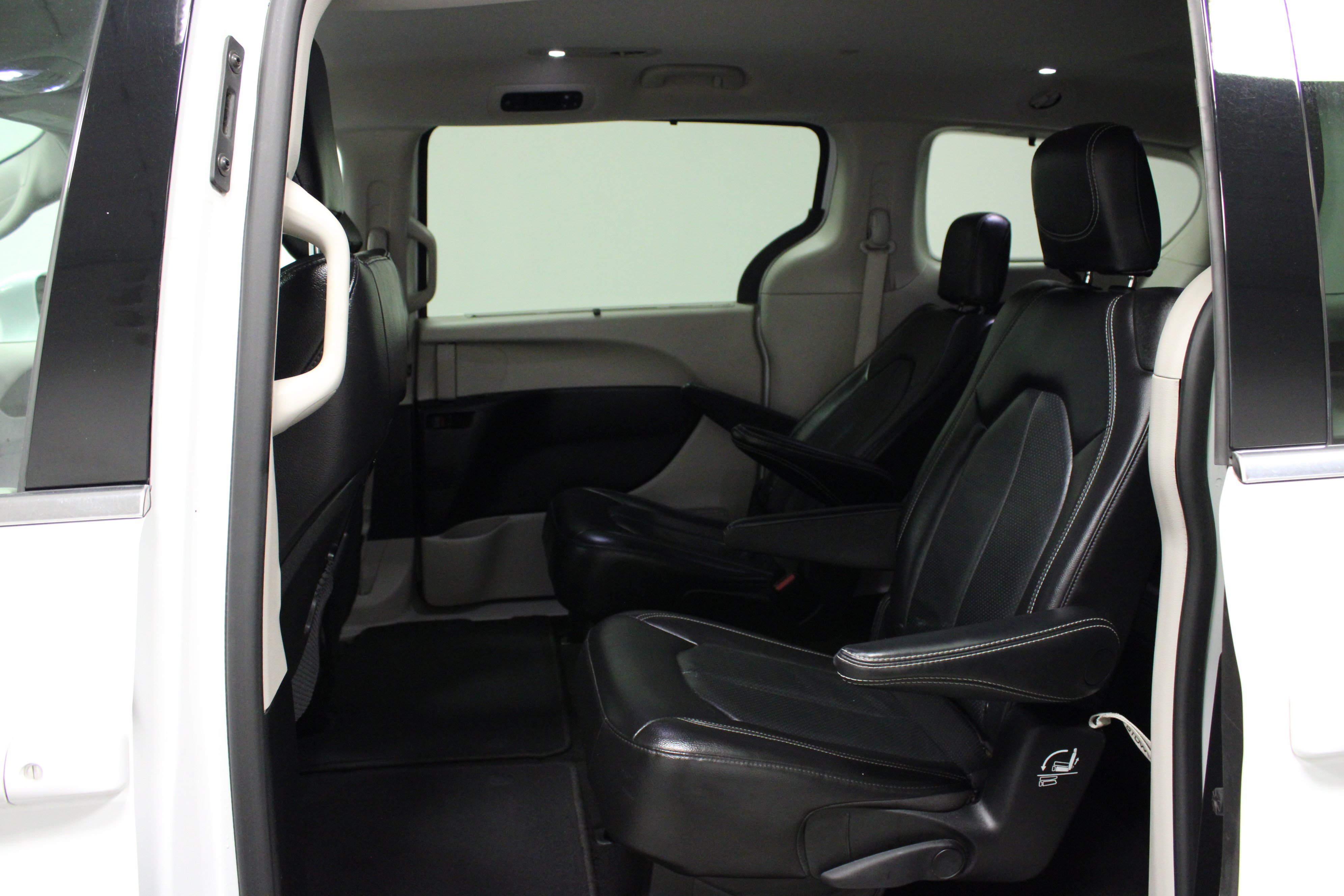 Used 2022 Chrysler Pacifica Touring-L FWD image 13