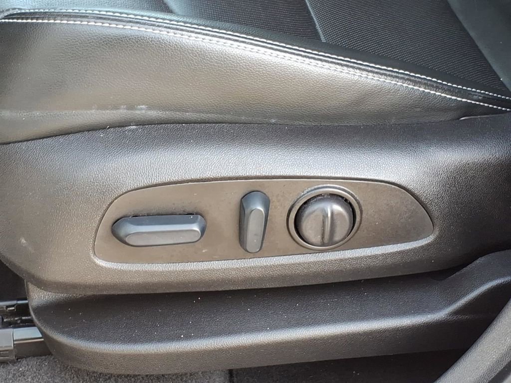 Used 2023 GMC Terrain SLT w/ Elevation Edition image 11