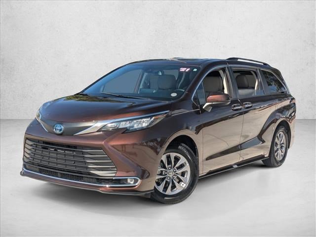 Used 2021 Toyota Sienna XLE image 1