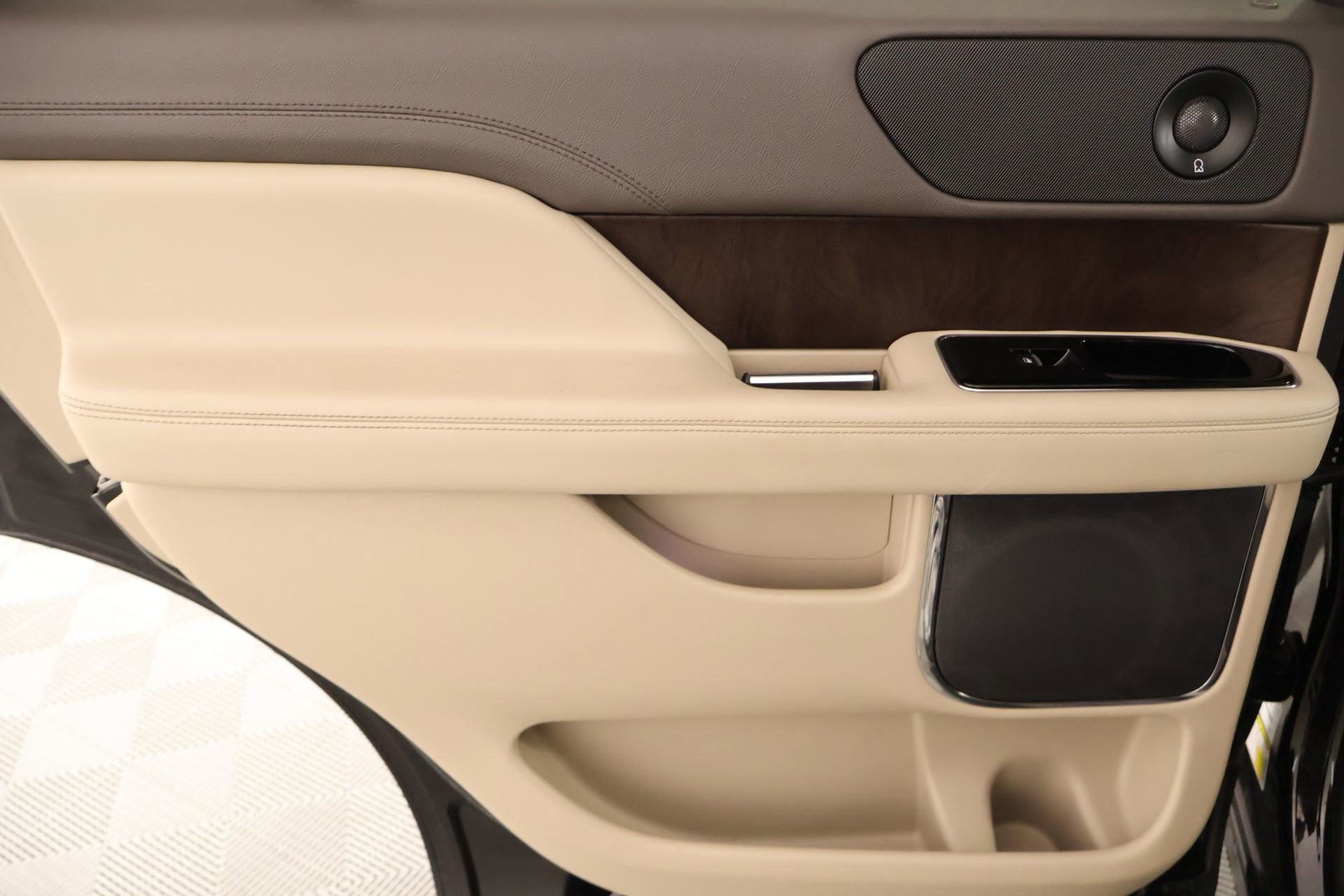 Used 2022 Lincoln Navigator Reserve image 18