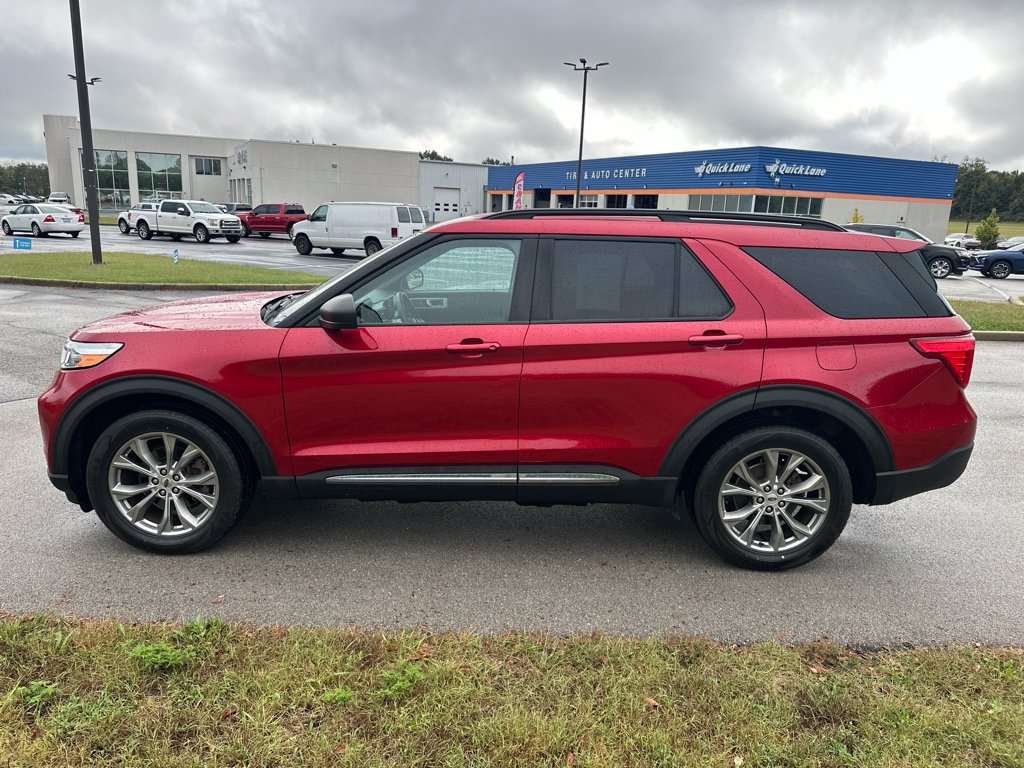 Used 2023 Ford Explorer XLT w/ Equipment Group 202A AWD/4WD image 8